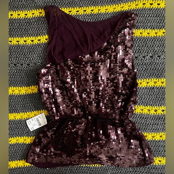 NWT Alice + Olivia Berry Colored sequin top size Small - Picture 3 of 4